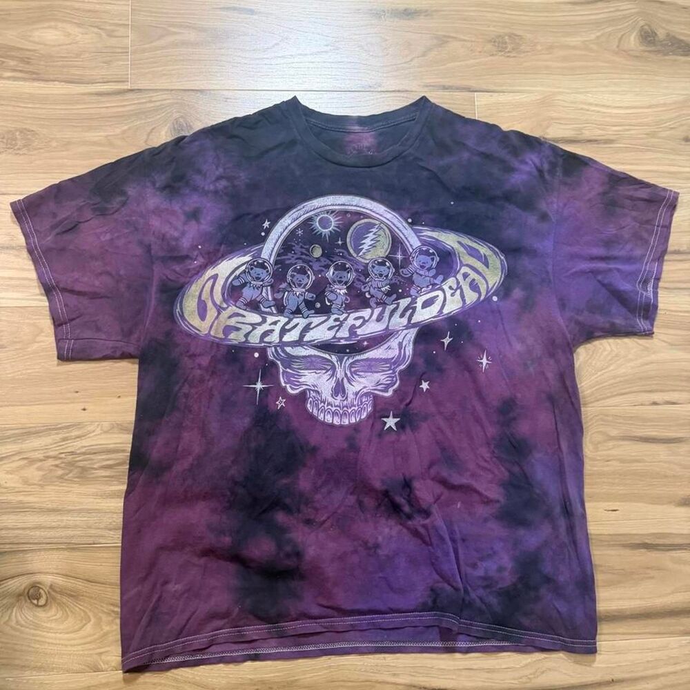 Y2K hippie style Grateful Dead trippy skater band tee graphic music festival